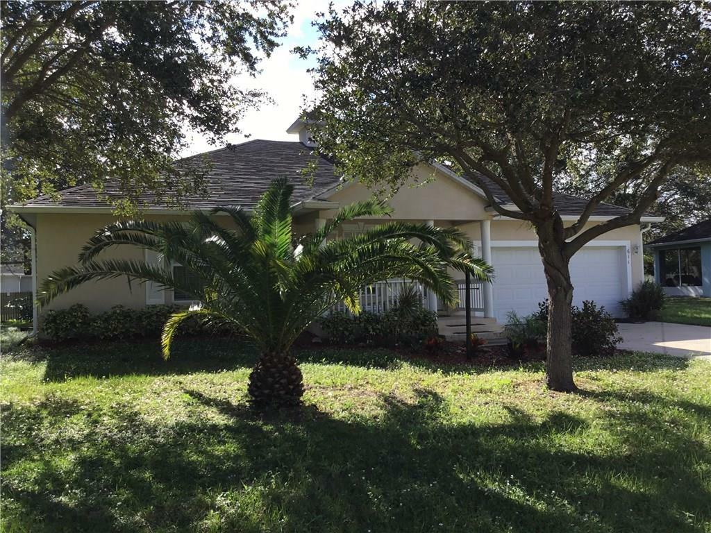 Property Photo:  611 19th Place SW  FL 32962 