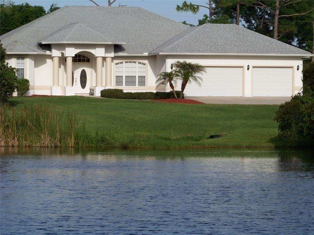Property Photo: 610 Cross Creek Drive FL 32958