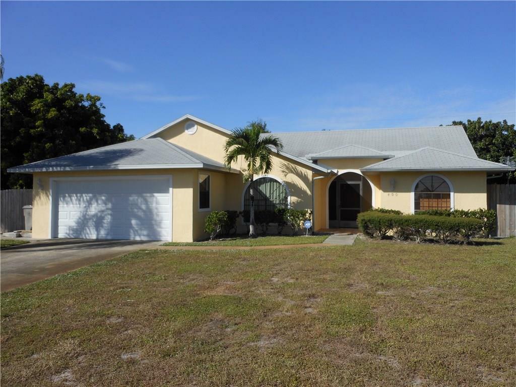 Property Photo: 400 10th Street SW FL 32962