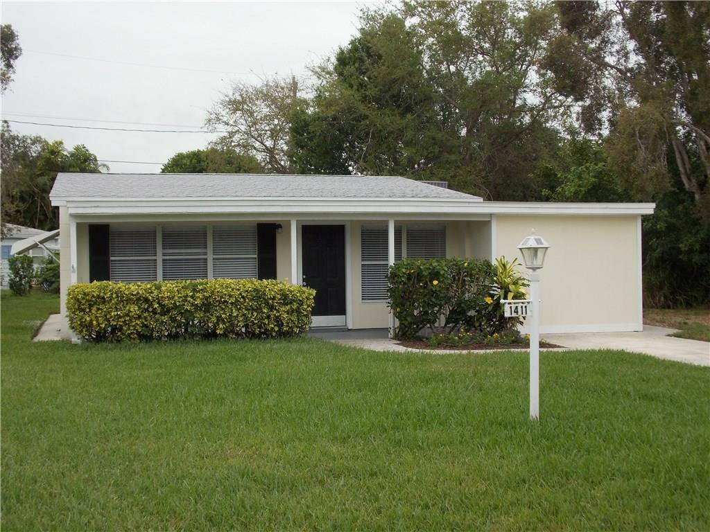 Property Photo:  1411 3rd Court  FL 32960 