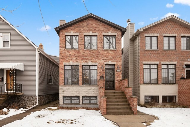 Property Photo: 5633 West Ainslie Street IL 60630