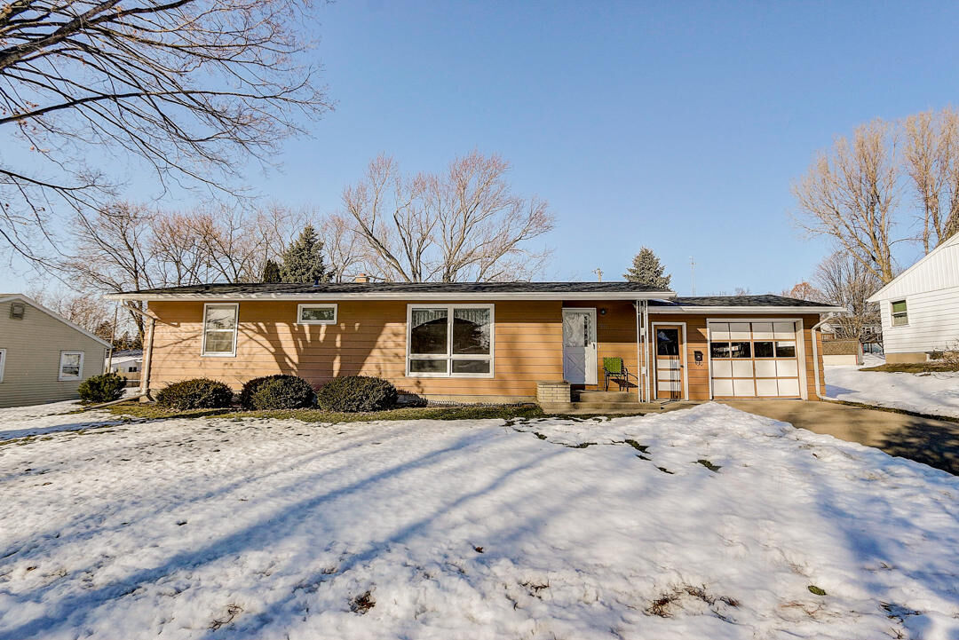 Property Photo: 537 E North St WI 53549