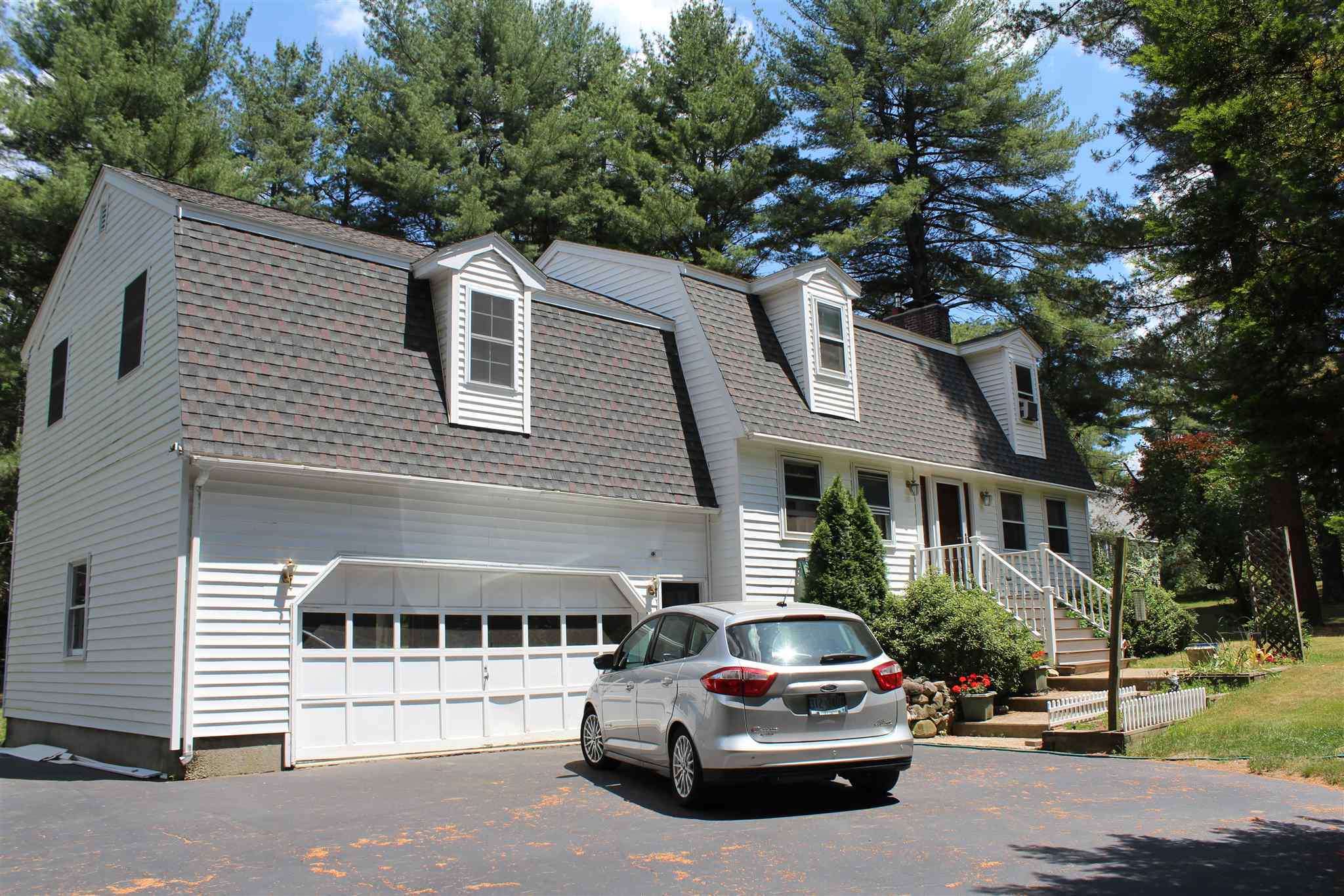Property Photo: 74 Meetinghouse Road NH 03087