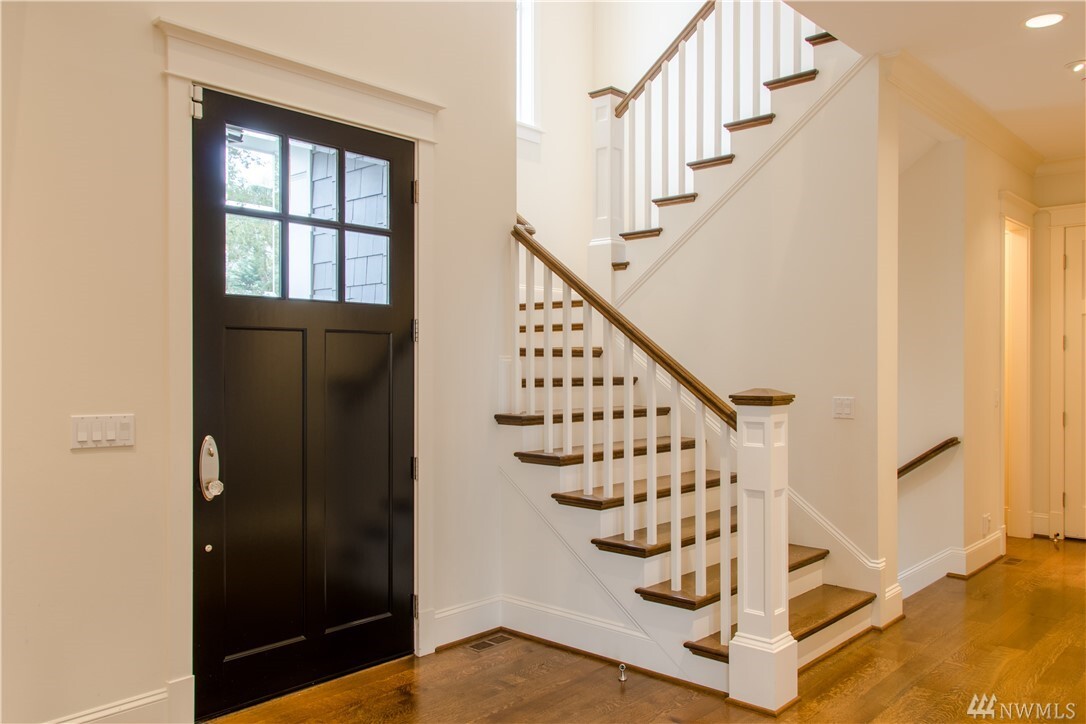 Property Photo: 8202 SE 30th St WA 98040