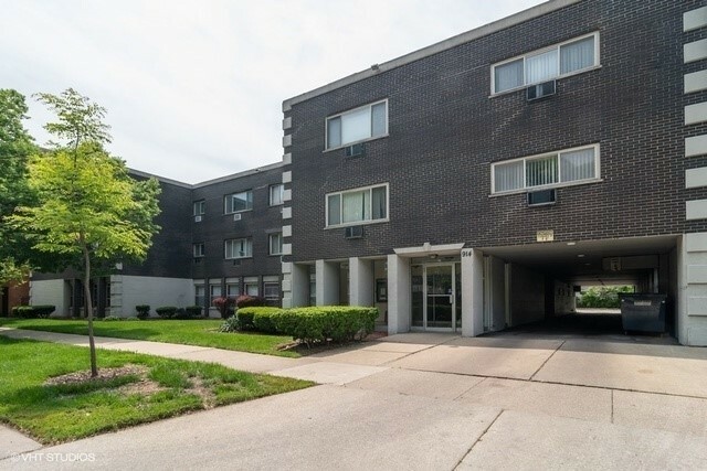Property Photo:  914 North Austin Boulevard B1  IL 60302 