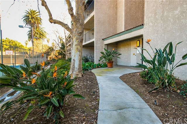 Property Photo:  254 E Fern Avenue 203  CA 92373 