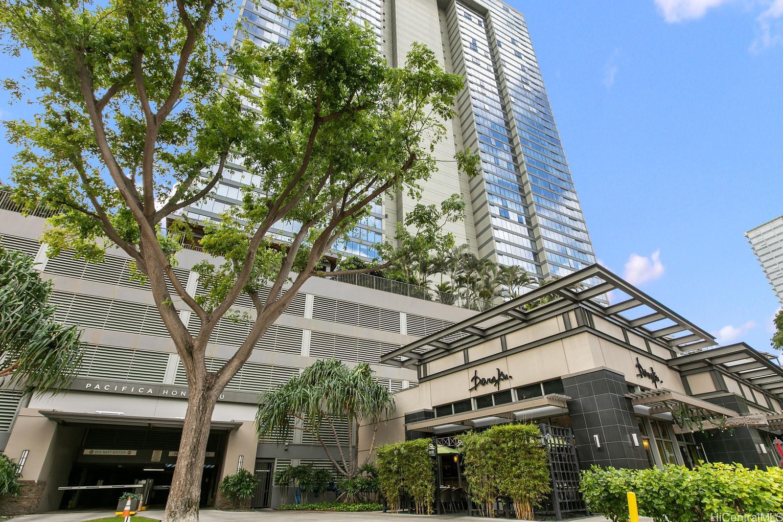 Property Photo:  1009 Kapiolani Boulevard 3203  HI 96814 