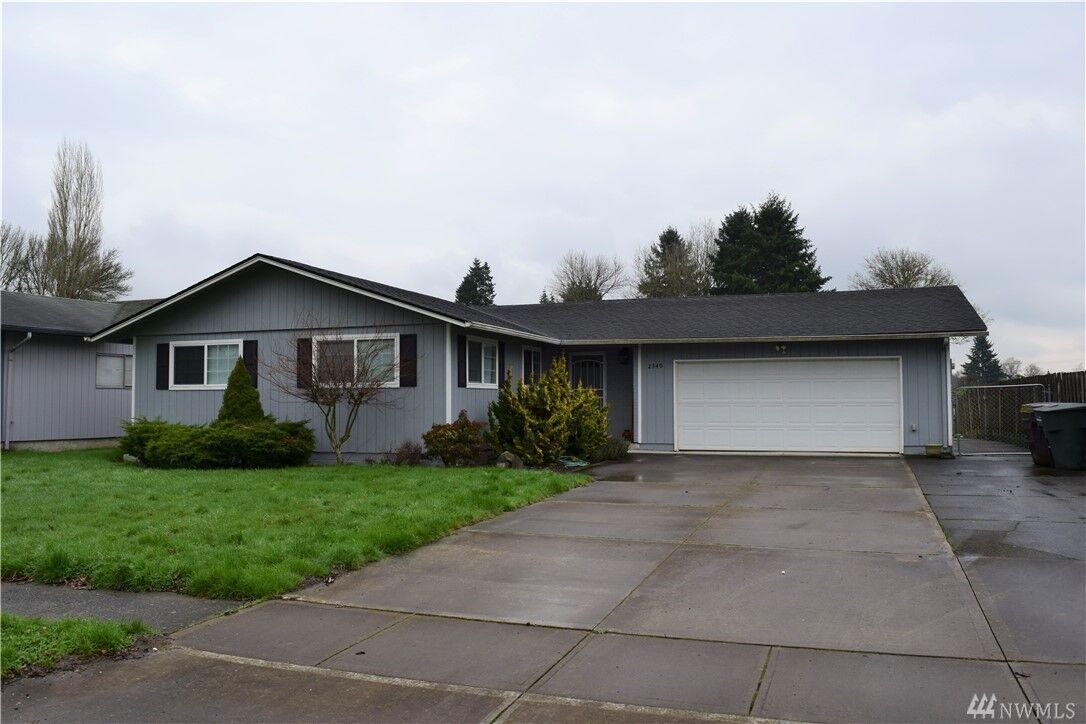 Property Photo:  2340 Lee Ave  WA 98632 