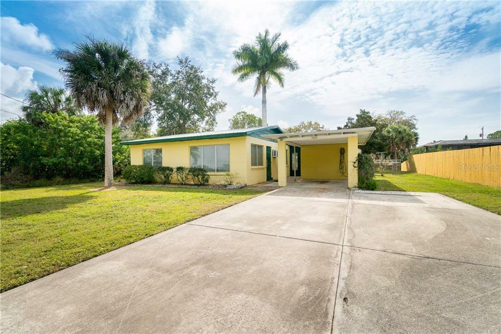 Property Photo:  1025 E 2nd Street  FL 34223 