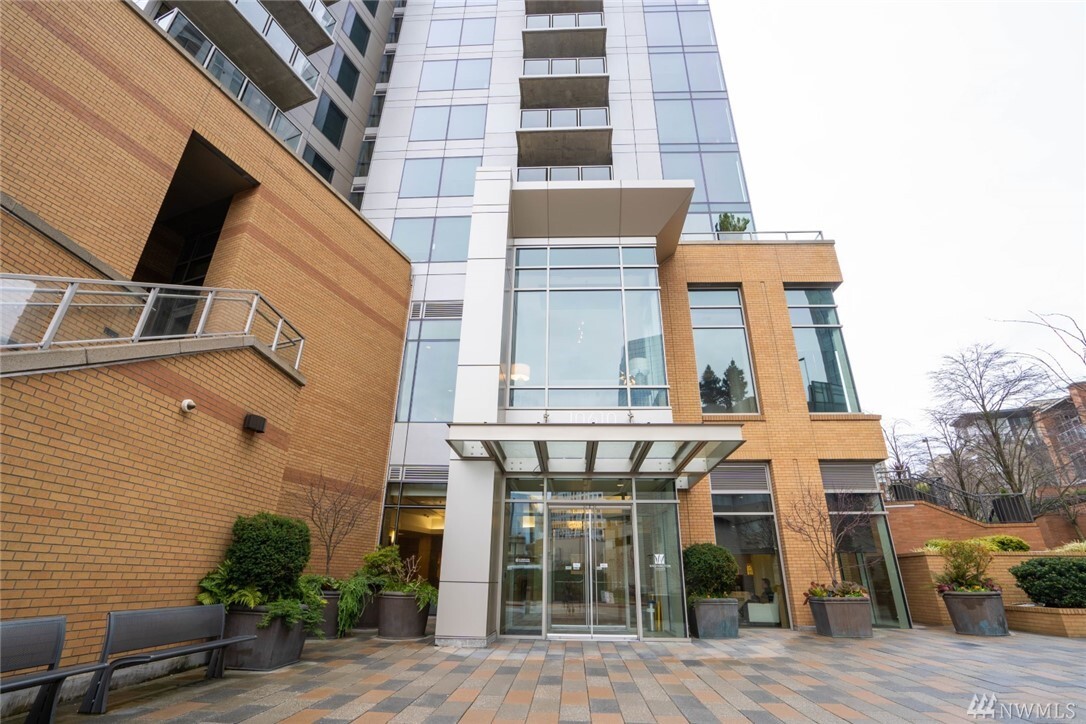 Property Photo: 10610 NE 9th Place 2303 WA 98004