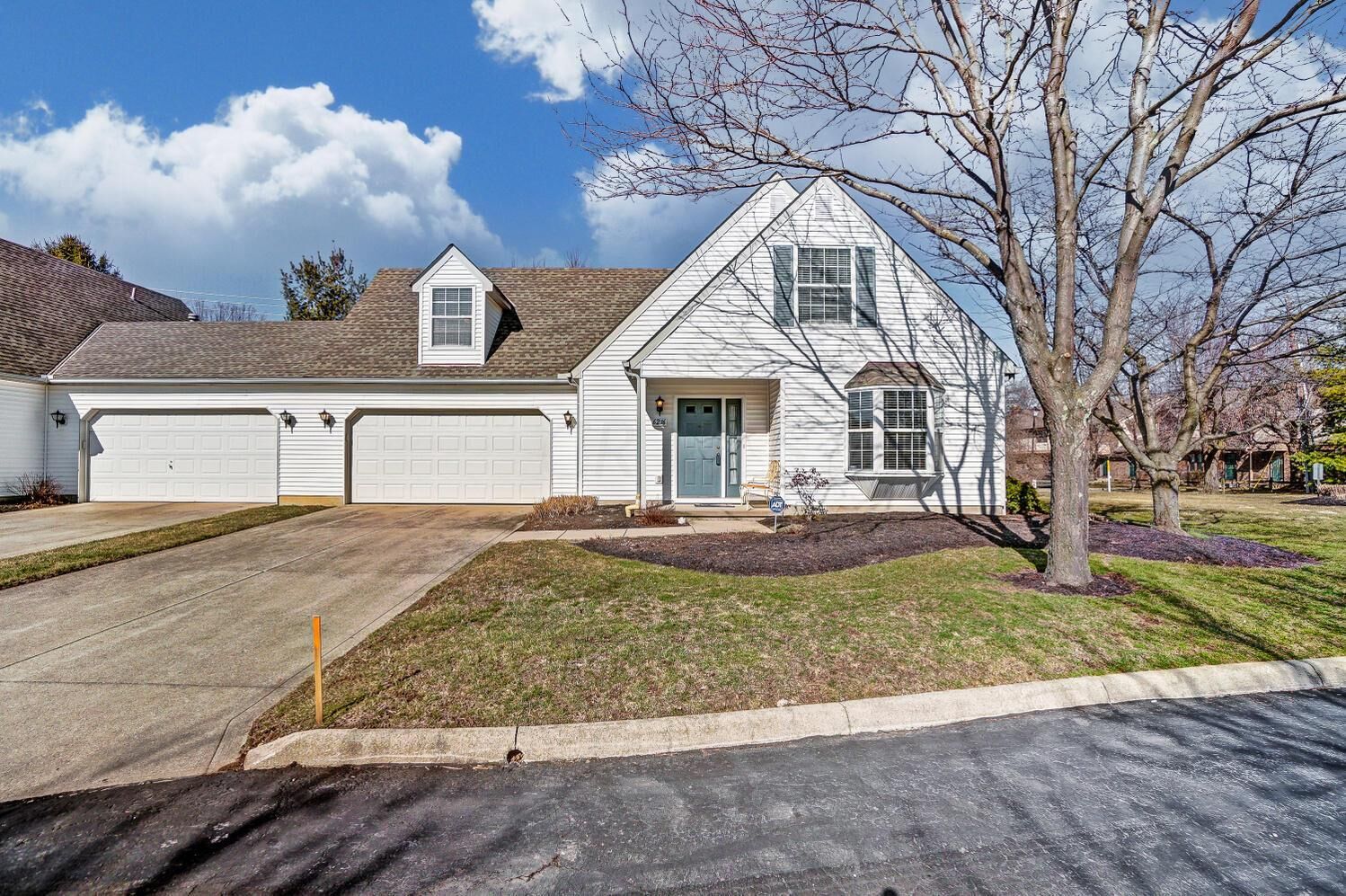 Property Photo: 6276 McNaughten Place Lane OH 43213