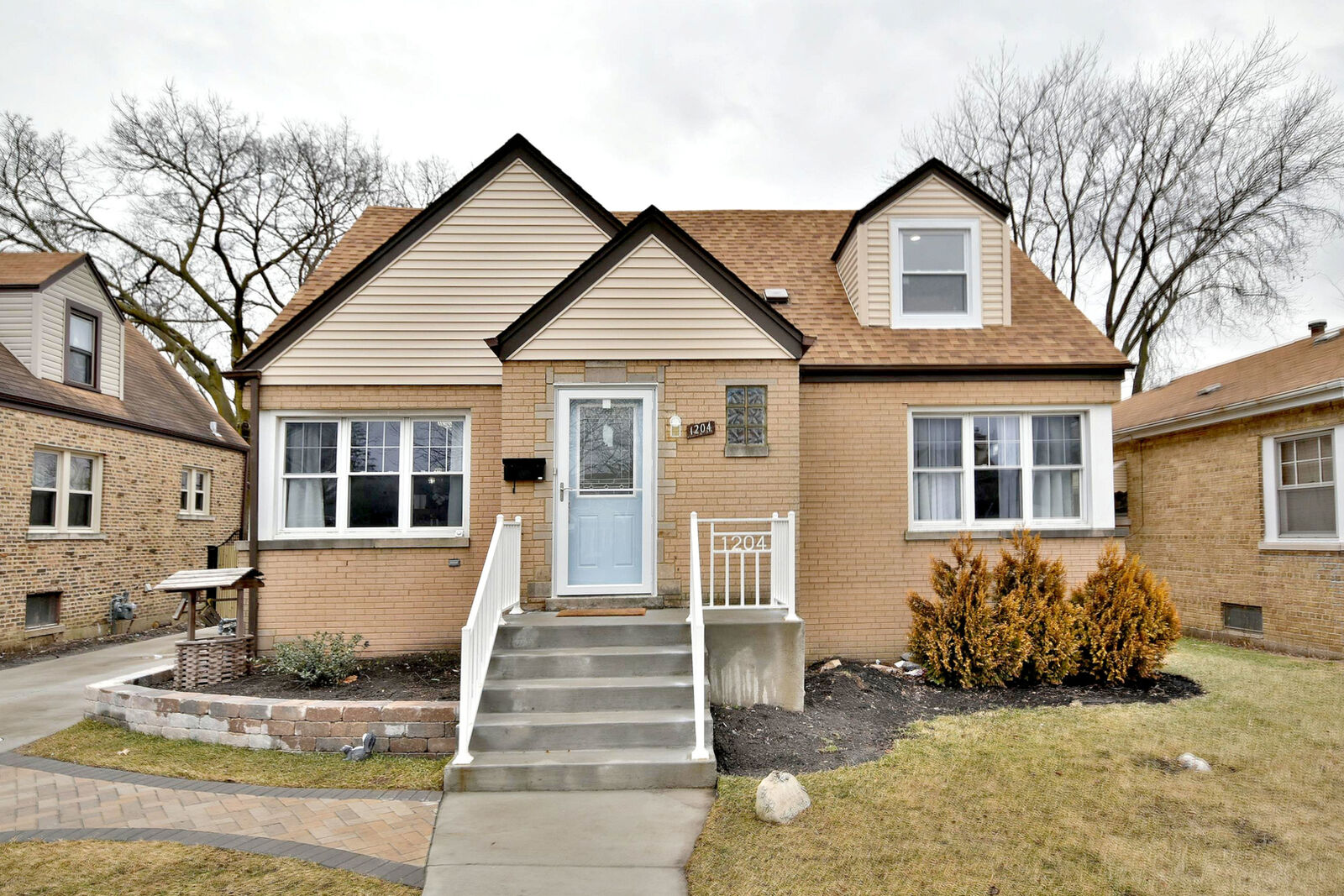 Property Photo:  1204 Kemman Avenue  IL 60526 