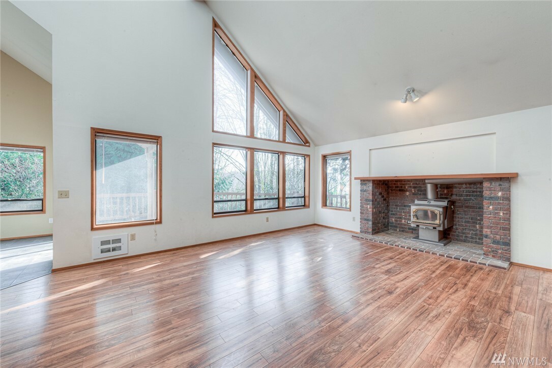 Property Photo: 1017 135th Ave SE WA 98290