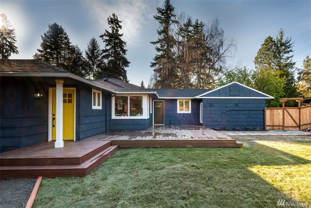 Property Photo:  18245 Linden Ave N  WA 98133 