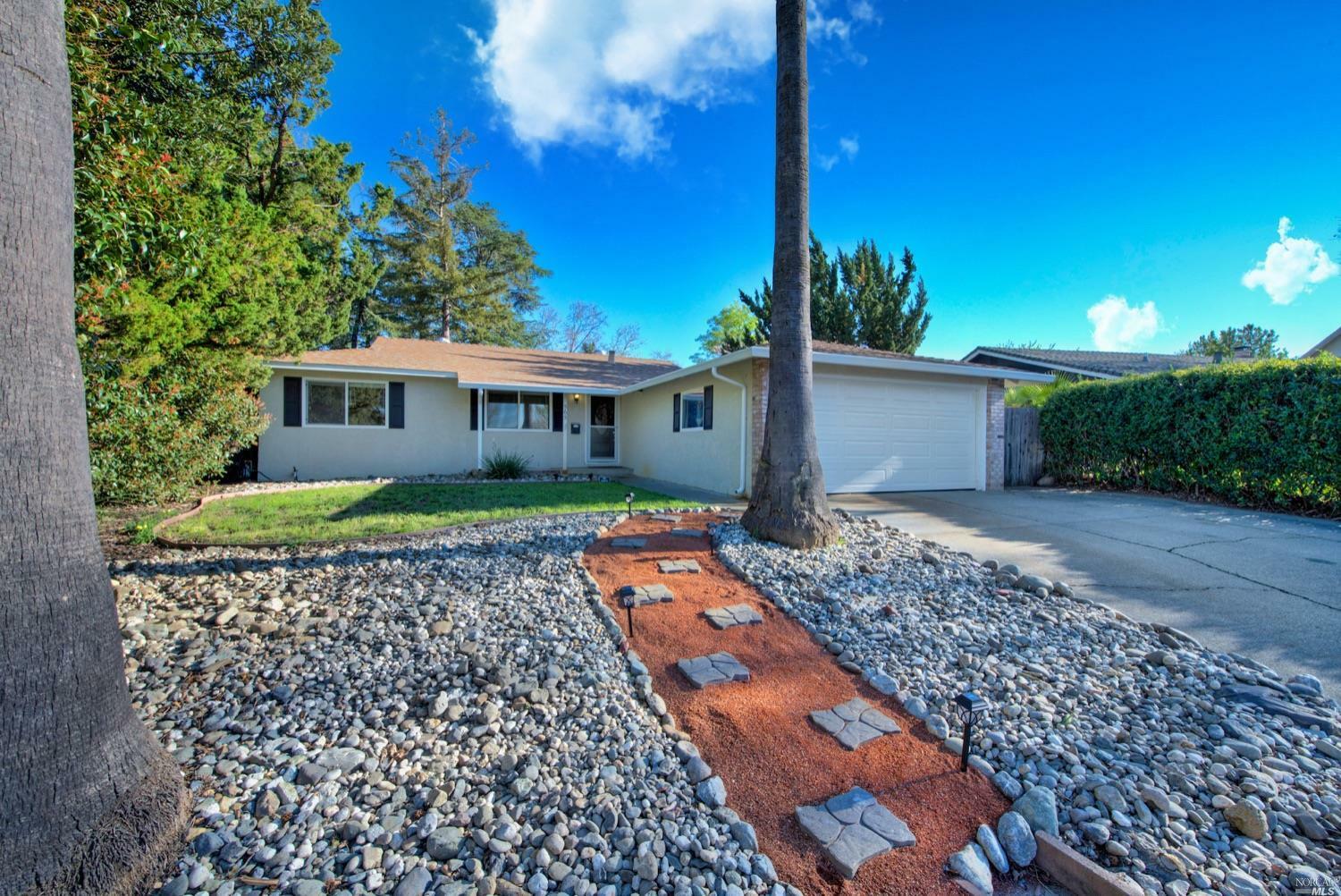Property Photo: 565 Trinity Drive CA 95687