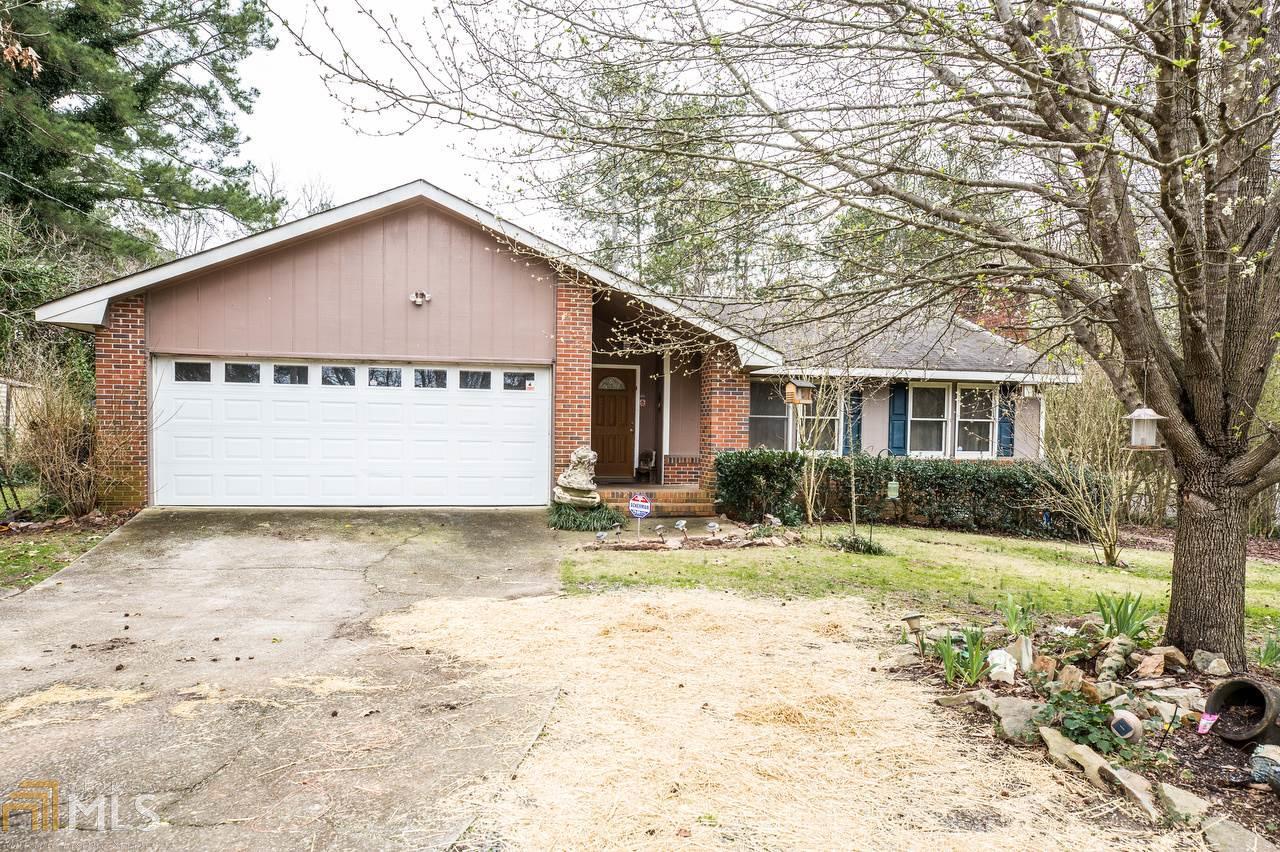 Property Photo: 25 E Honeysuckle Ln GA 30116