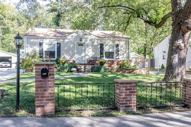 Property Photo: 904 Trellis Lane 63122