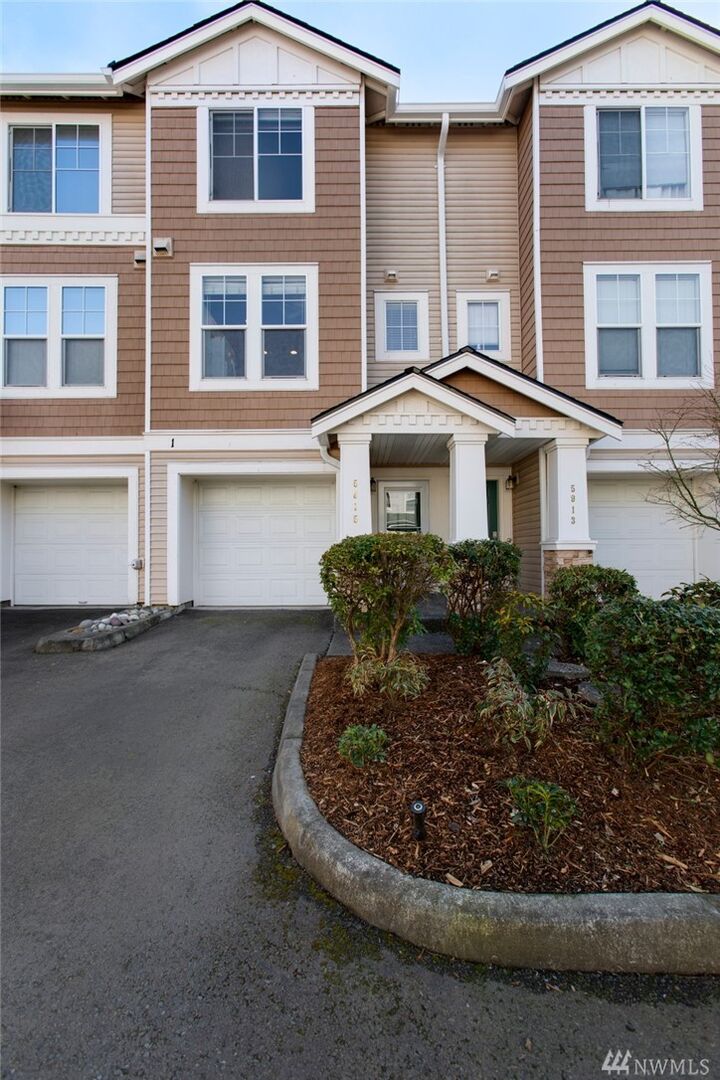 Property Photo:  5915 S 232 Ct  WA 98032 