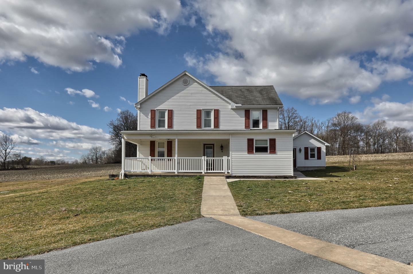 Property Photo:  102 Deer Lane  PA 17078 