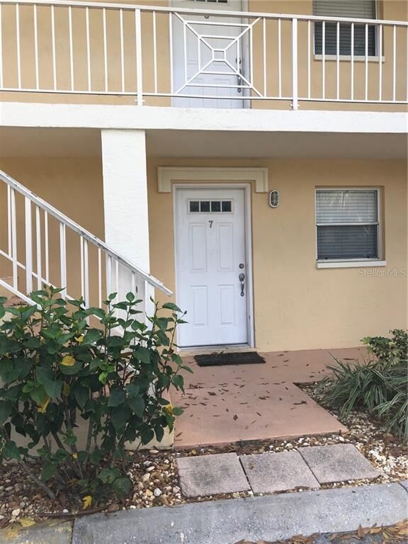 Property Photo:  924 La Costa Circle 7  FL 34237 