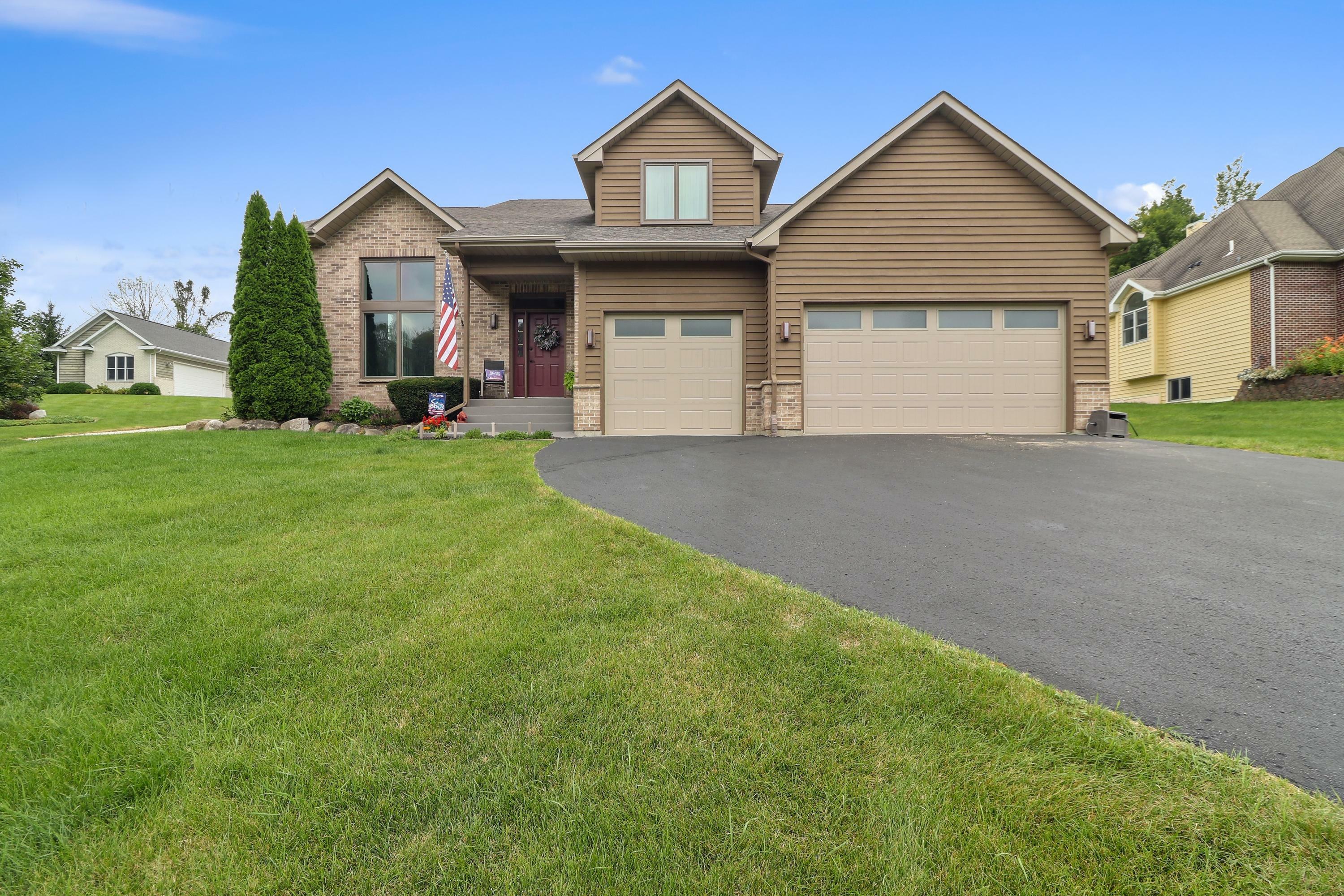 Property Photo:  1255 Edgewood Dr  WI 53147 