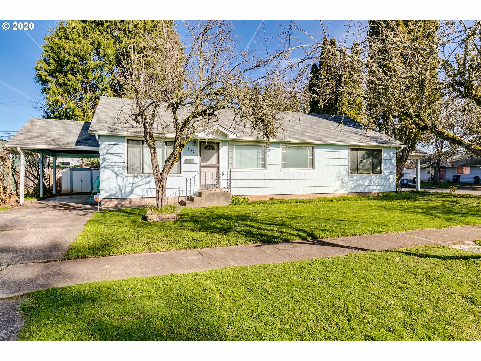 Property Photo: 1182 F St OR 97477