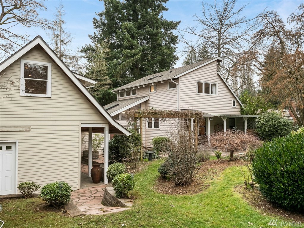 Property Photo: 11522 39th Ave NE WA 98125