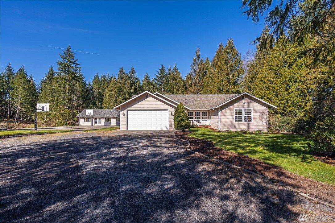 Property Photo:  107  Schwarz Way  WA 98532 
