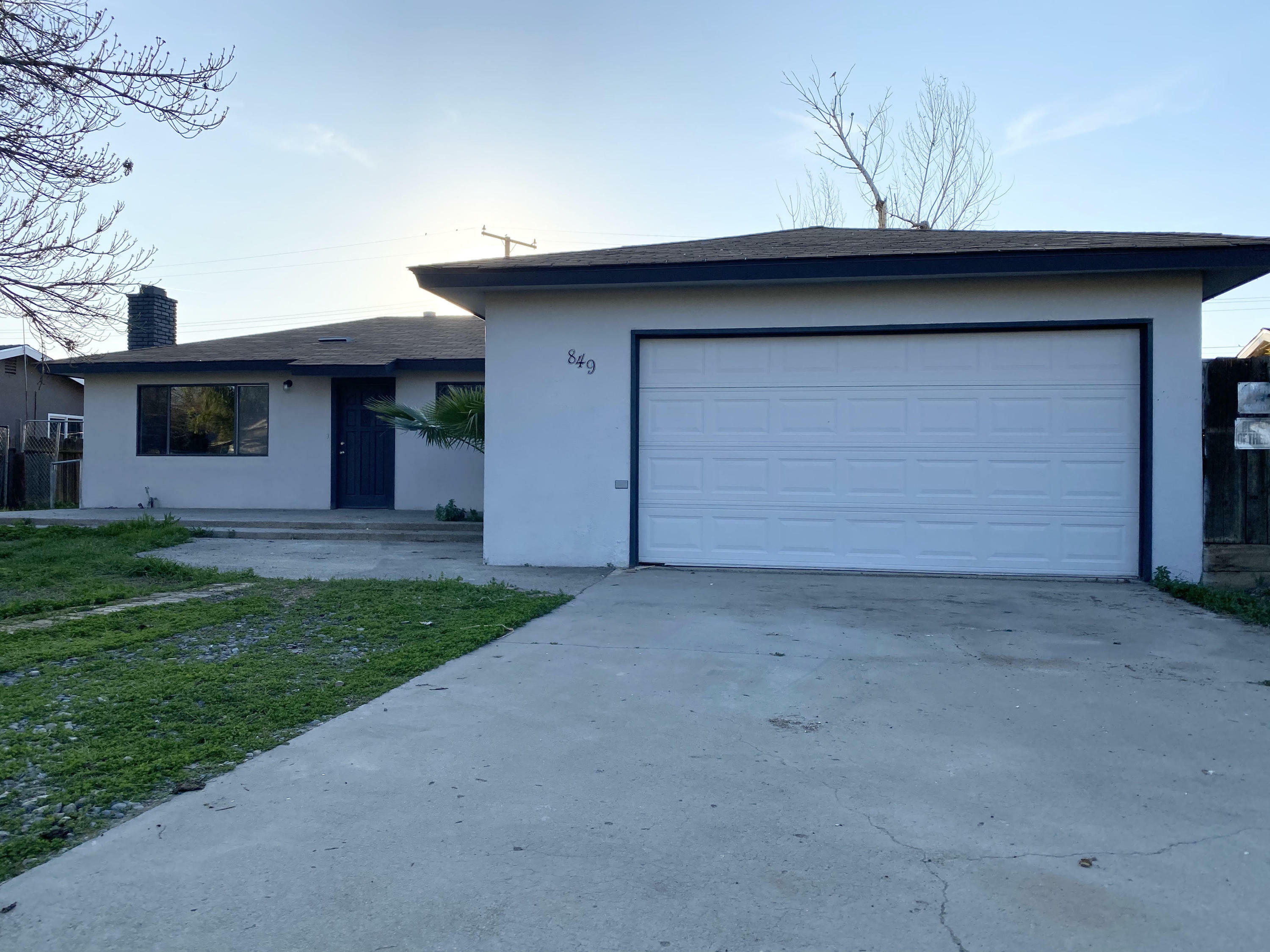 Property Photo:  849 Page Avenue  CA 93247 