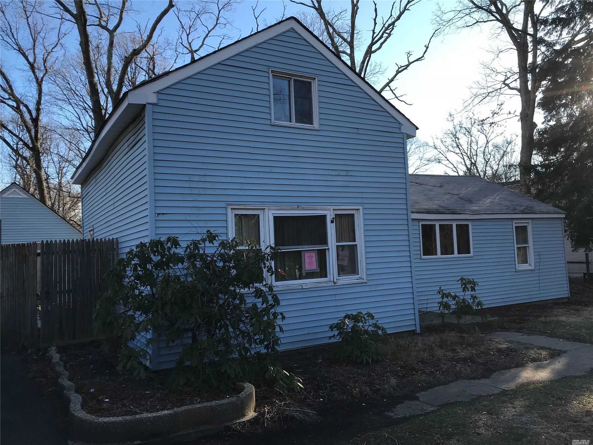 Property Photo:  4 Mastic Boulevard  NY 11967 