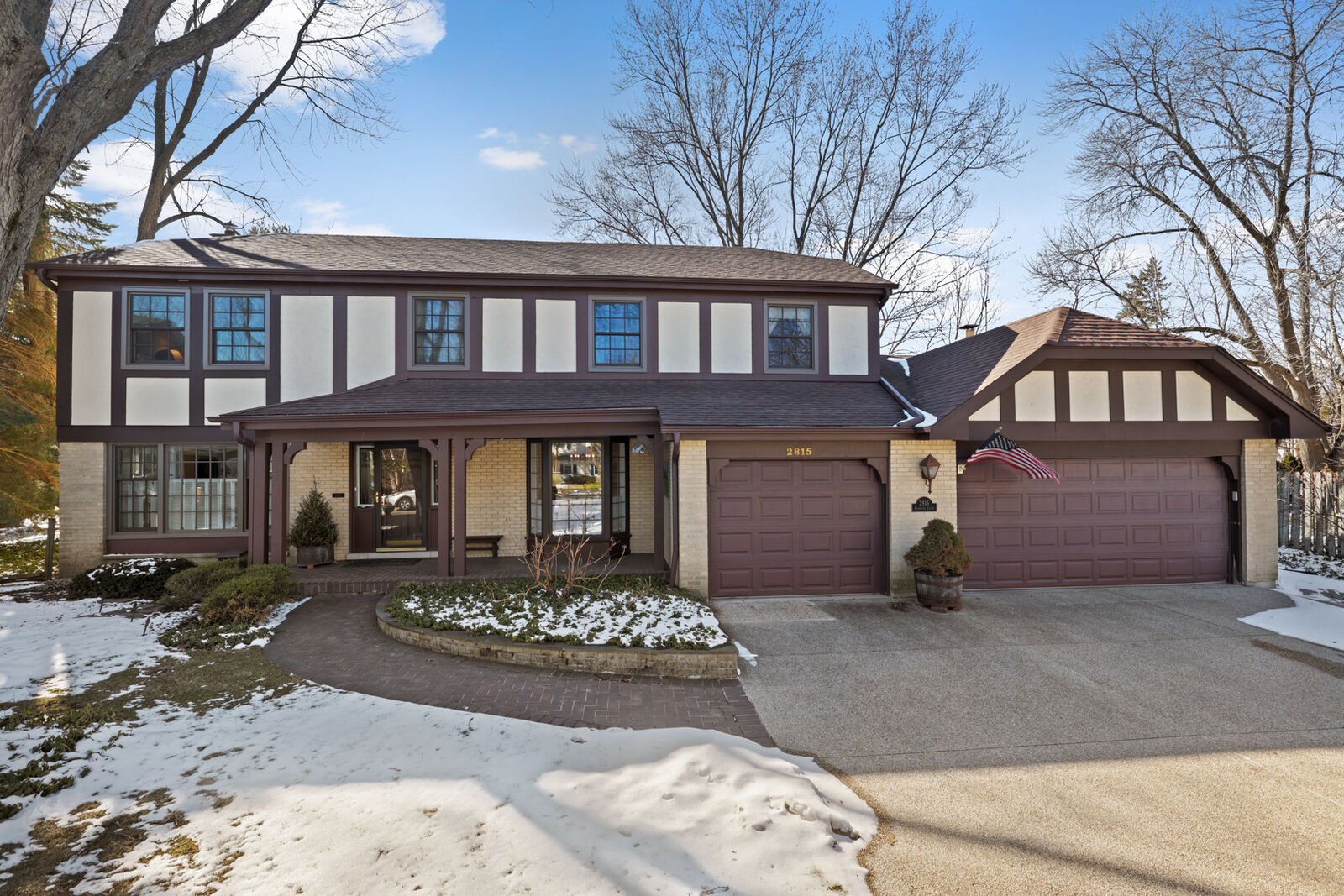 Property Photo: 2815 Beckwith Court IL 60062