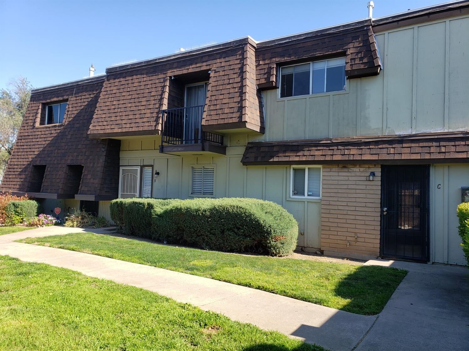 Property Photo:  5620 Hillsdale Boulevard  CA 95842 