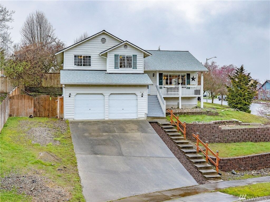 Property Photo: 904 98th Avenue SE WA 98258