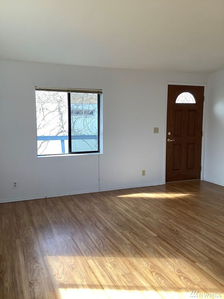 Property Photo:  455 NE 9th St 40  WA 98802 