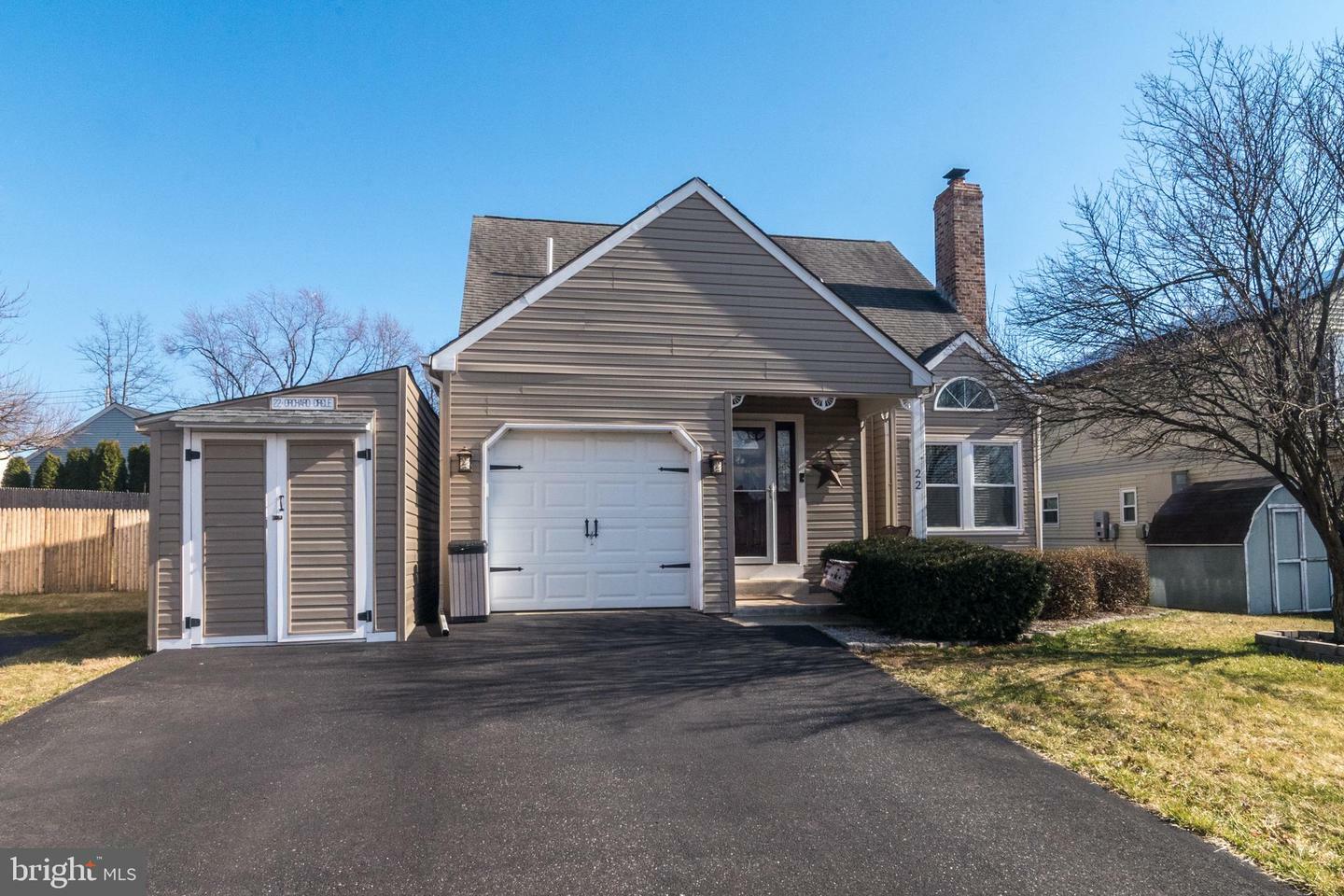 Property Photo:  22 Orchard Circle  PA 18969 