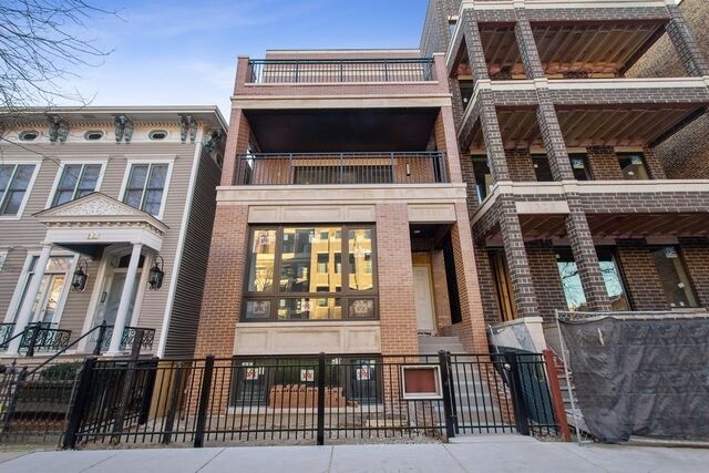 Property Photo: 1321 West Wrightwood Avenue 3 IL 60614
