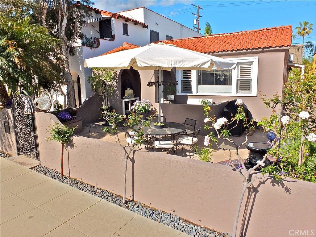 Property Photo:  235 Granada Avenue  CA 90803 