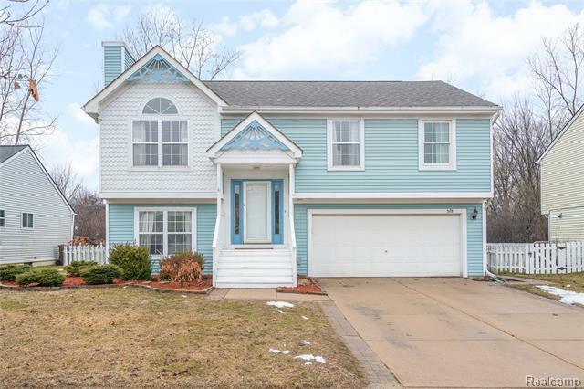 Property Photo: 578 Thornhill Court MI 48111