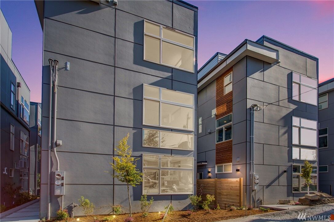 Property Photo:  716 D  Martin Luther King Junior Way  WA 98122 