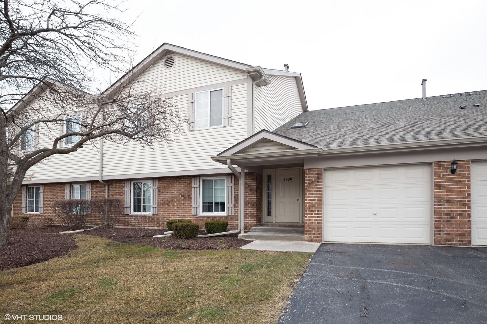 Property Photo:  1658 Commodore Court 7  IL 60193 