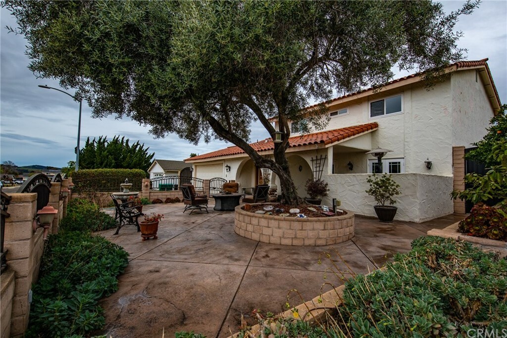 Property Photo:  529 Dale Way  CA 93455 