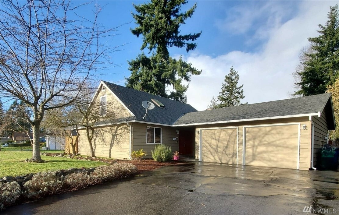 Property Photo:  17036 138th Place SE  WA 98058 