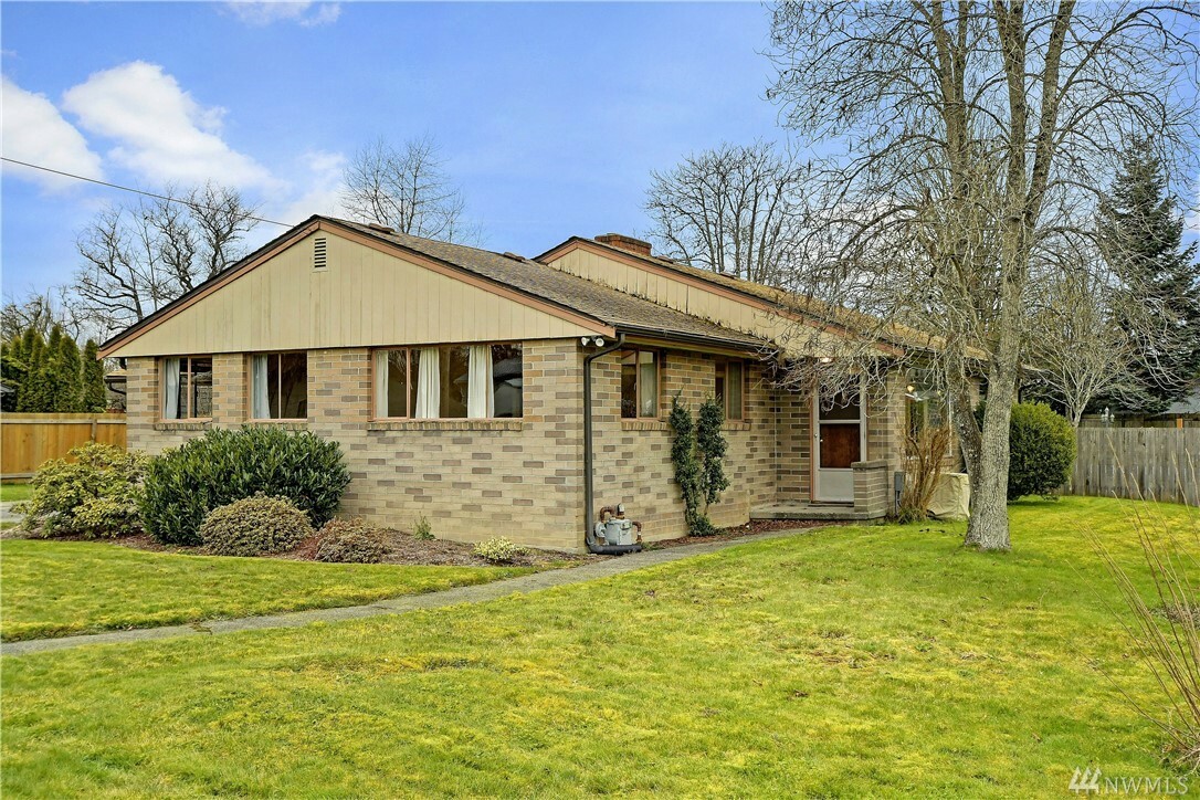 Property Photo:  617 Alder Ave  WA 98294 