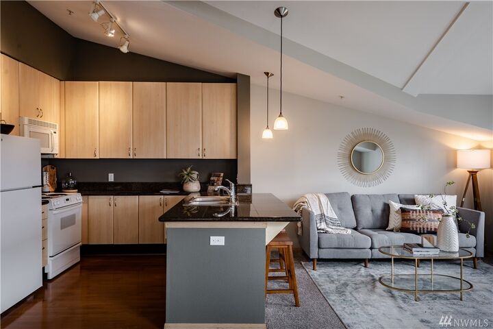 Property Photo: 812 5th Avenue N 405 WA 98109