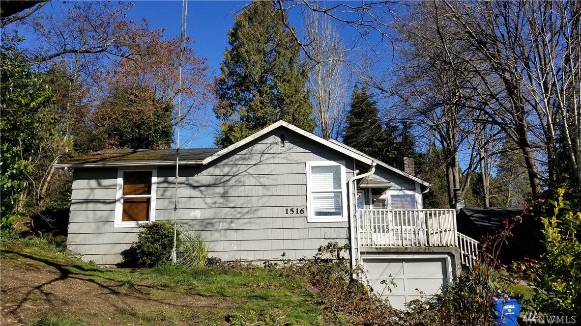 Property Photo: 1516 N 100th Street WA 98133