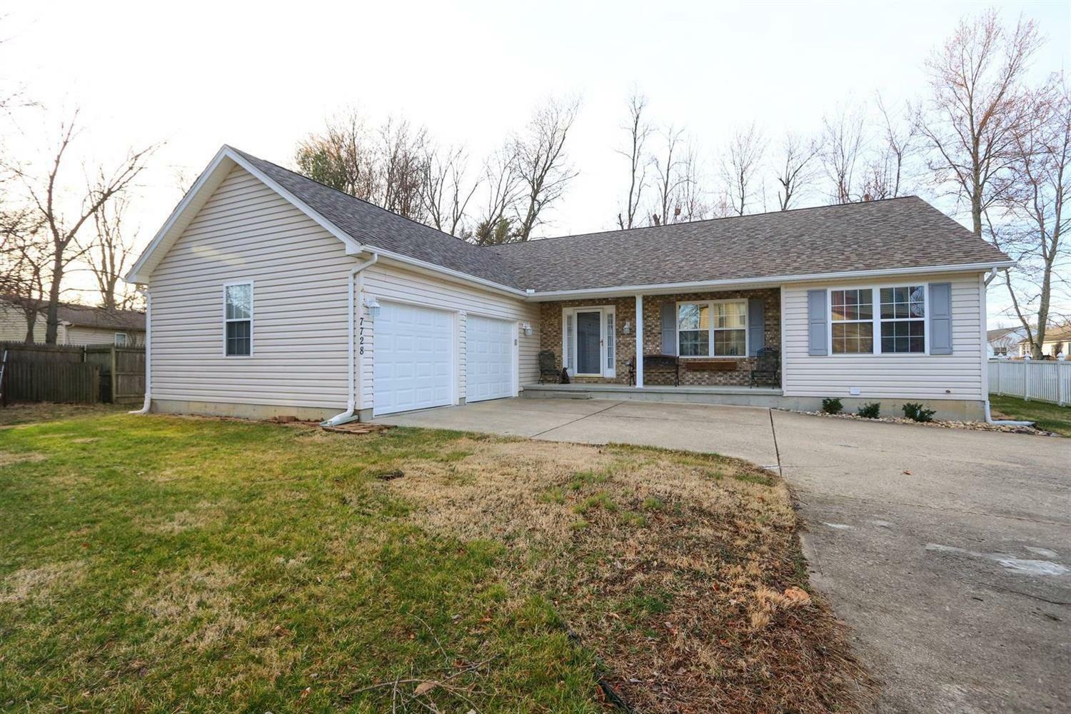 Property Photo: 7728 Ravenwood Ln OH 45039