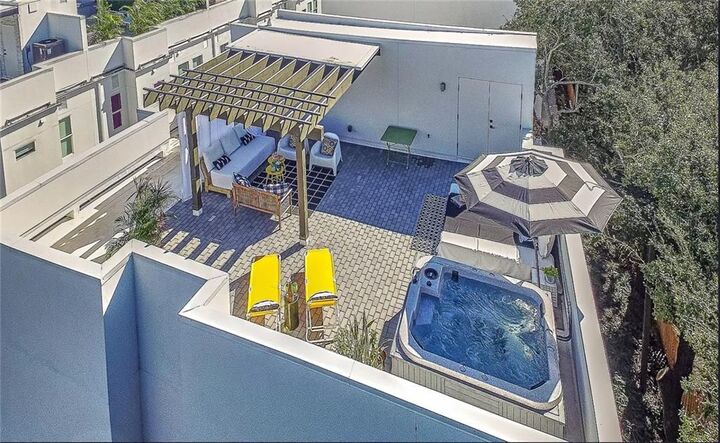 Property Photo:  3100 W Paul Avenue 1  FL 33611 