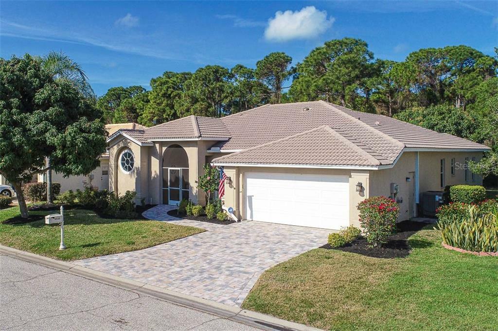 Property Photo:  8930 Huntington Pointe Drive  FL 34238 