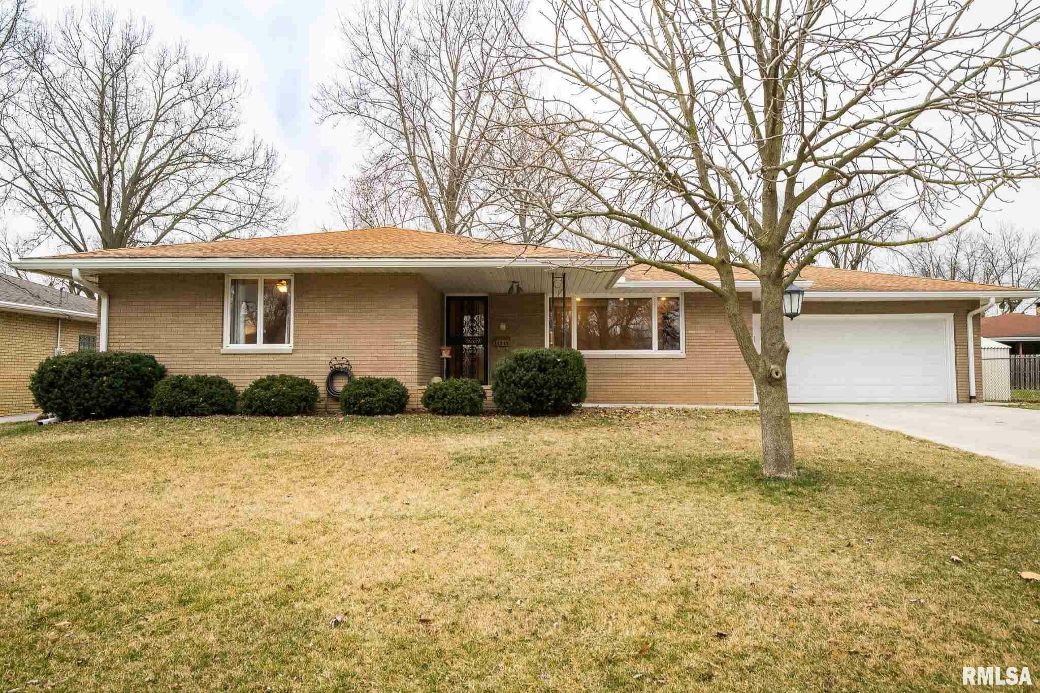 Property Photo:  1711 Valle Vista  IL 61554 