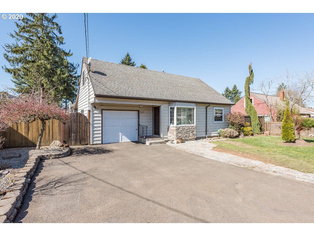 Property Photo:  223 NE 128th Ave  OR 97230 